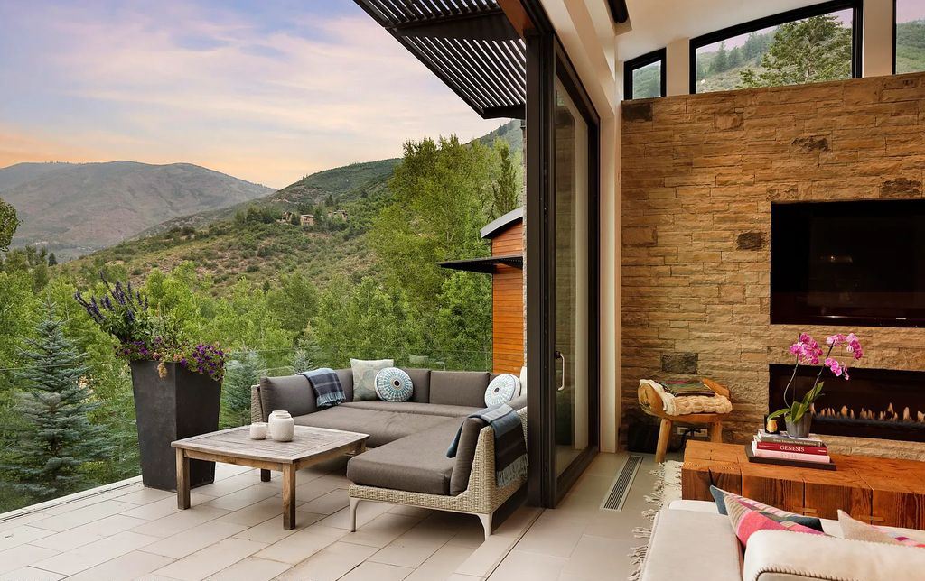 173 Skimming Lane, Aspen, Colorado is a chic contemporary home located less than one mile from Aspen's core providing the flexibility to be close to all of Aspen's amenities, yet private enough to enjoy the true meaning of quiet mountain living.