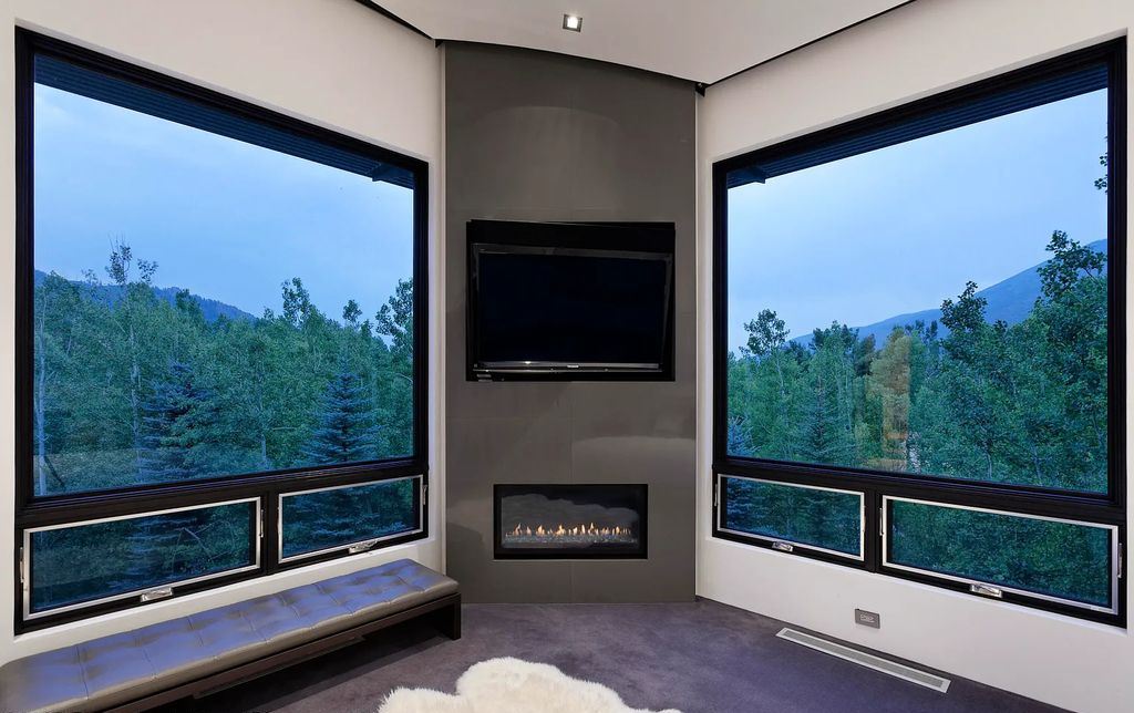 173 Skimming Lane, Aspen, Colorado is a chic contemporary home located less than one mile from Aspen's core providing the flexibility to be close to all of Aspen's amenities, yet private enough to enjoy the true meaning of quiet mountain living.