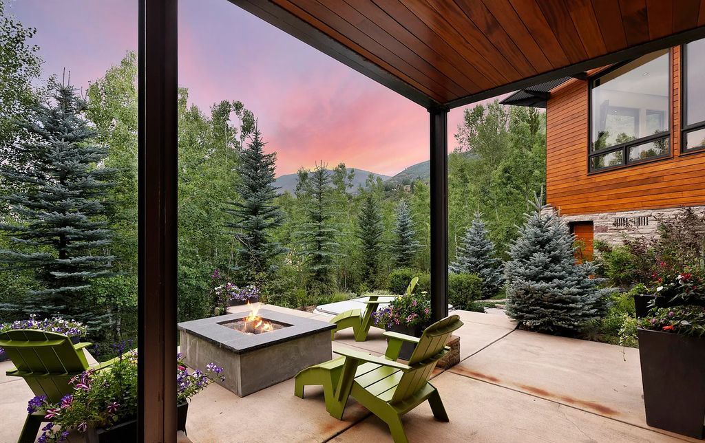 173 Skimming Lane, Aspen, Colorado is a chic contemporary home located less than one mile from Aspen's core providing the flexibility to be close to all of Aspen's amenities, yet private enough to enjoy the true meaning of quiet mountain living.