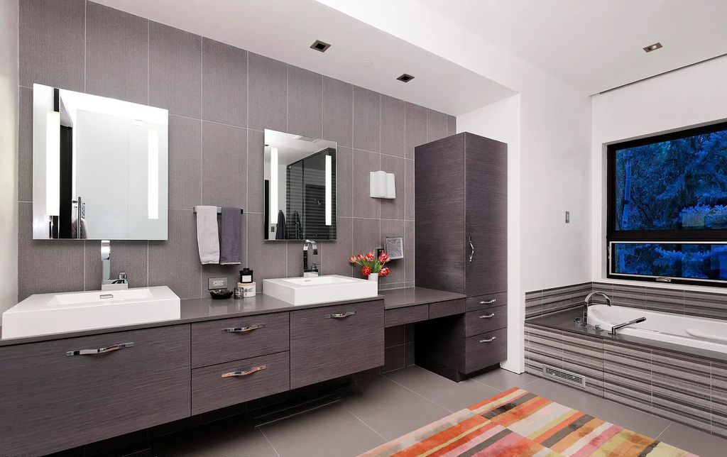 173 Skimming Lane, Aspen, Colorado is a chic contemporary home located less than one mile from Aspen's core providing the flexibility to be close to all of Aspen's amenities, yet private enough to enjoy the true meaning of quiet mountain living.