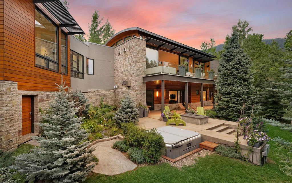 173 Skimming Lane, Aspen, Colorado is a chic contemporary home located less than one mile from Aspen's core providing the flexibility to be close to all of Aspen's amenities, yet private enough to enjoy the true meaning of quiet mountain living.