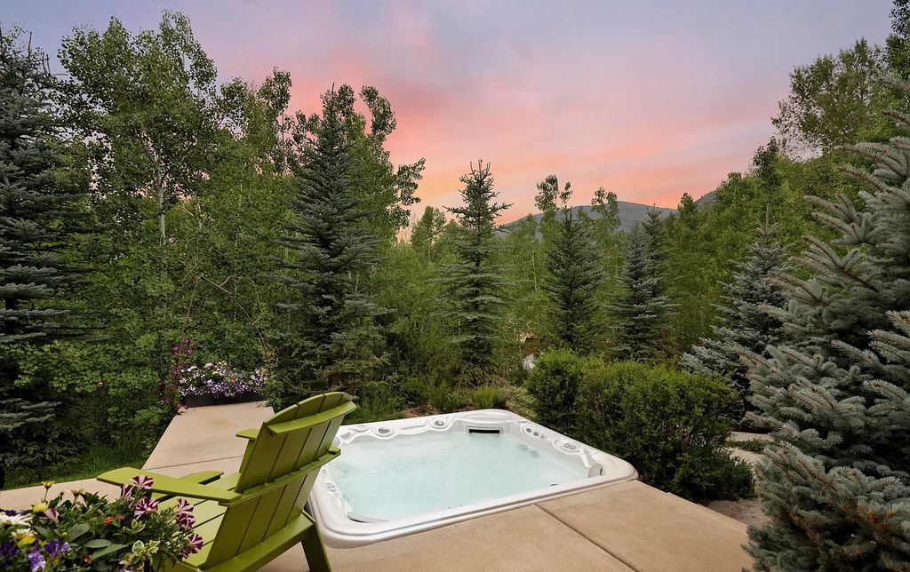 173 Skimming Lane, Aspen, Colorado is a chic contemporary home located less than one mile from Aspen's core providing the flexibility to be close to all of Aspen's amenities, yet private enough to enjoy the true meaning of quiet mountain living.