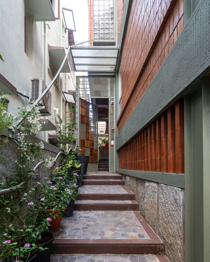Shiva Stuthi Residence with Freedom Peaceful Spaces by Wright Inspires 12