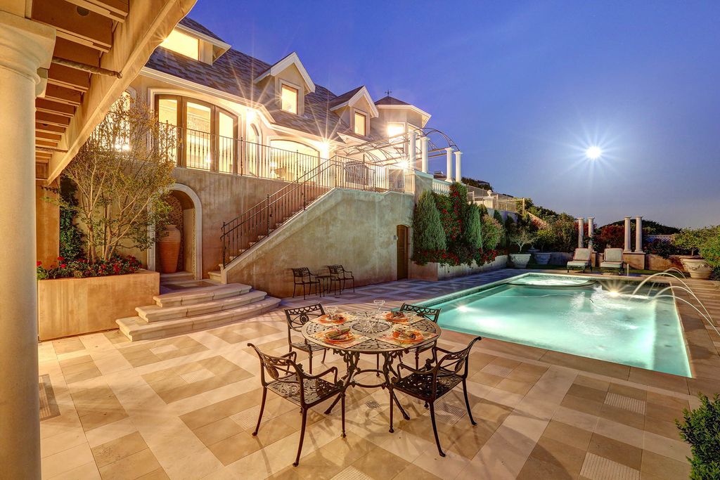 604 Ridge Road, Tiburon, California is a sophisticated residence on a gated and private half-acre parcel with unrivaled top of the world views of San Francisco, Angel Island, the Golden Gate Bridge, Sausalito, and Belvedere Island.