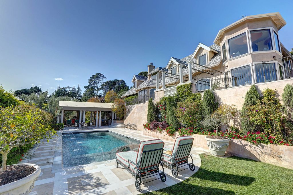 604 Ridge Road, Tiburon, California is a sophisticated residence on a gated and private half-acre parcel with unrivaled top of the world views of San Francisco, Angel Island, the Golden Gate Bridge, Sausalito, and Belvedere Island.
