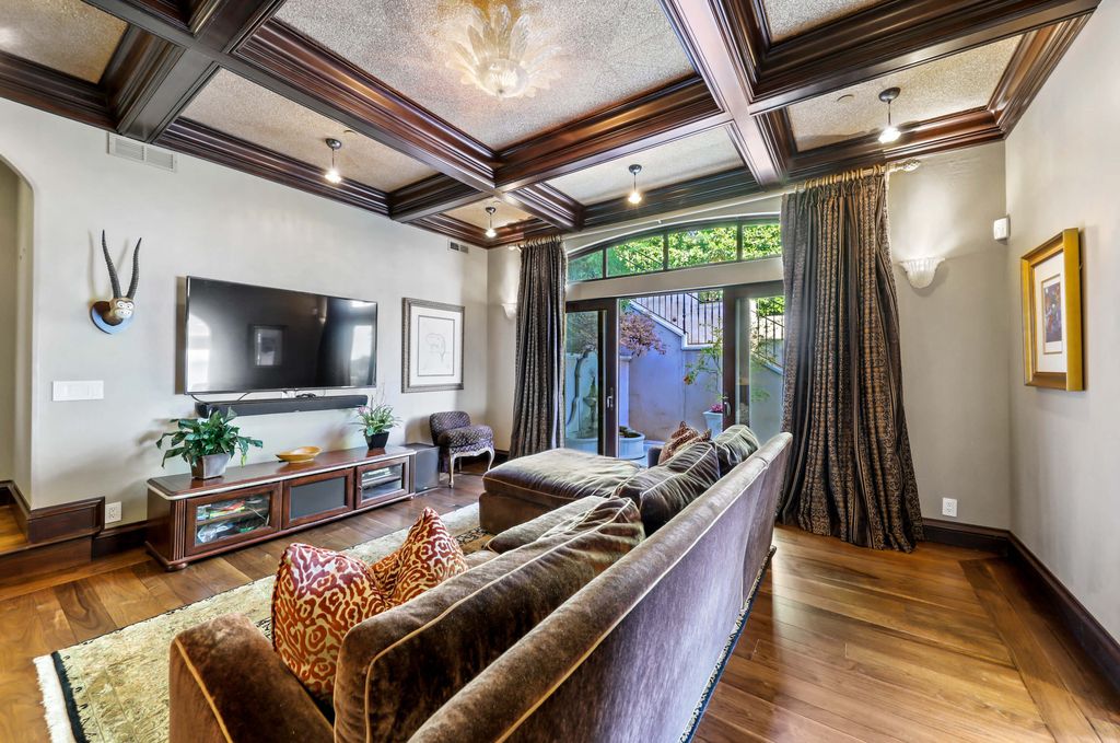 604 Ridge Road, Tiburon, California is a sophisticated residence on a gated and private half-acre parcel with unrivaled top of the world views of San Francisco, Angel Island, the Golden Gate Bridge, Sausalito, and Belvedere Island.