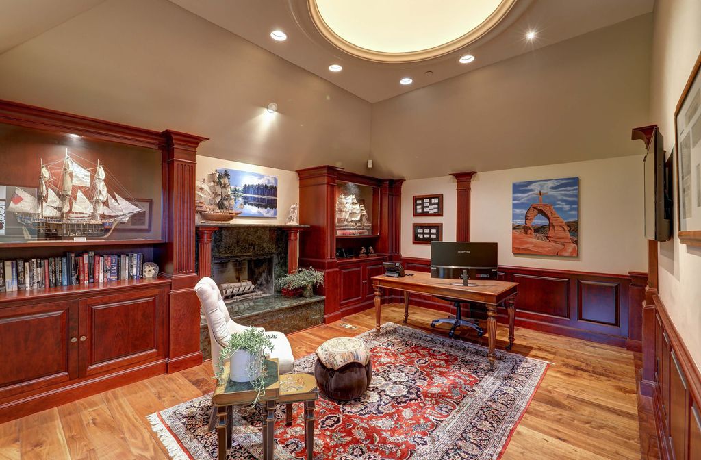 604 Ridge Road, Tiburon, California is a sophisticated residence on a gated and private half-acre parcel with unrivaled top of the world views of San Francisco, Angel Island, the Golden Gate Bridge, Sausalito, and Belvedere Island.