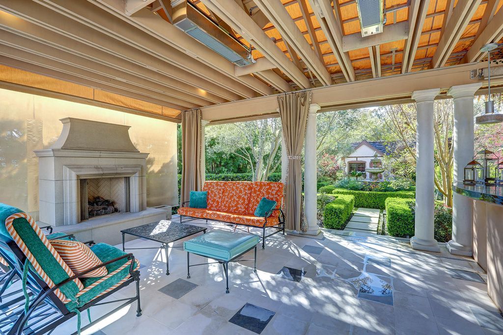 604 Ridge Road, Tiburon, California is a sophisticated residence on a gated and private half-acre parcel with unrivaled top of the world views of San Francisco, Angel Island, the Golden Gate Bridge, Sausalito, and Belvedere Island.