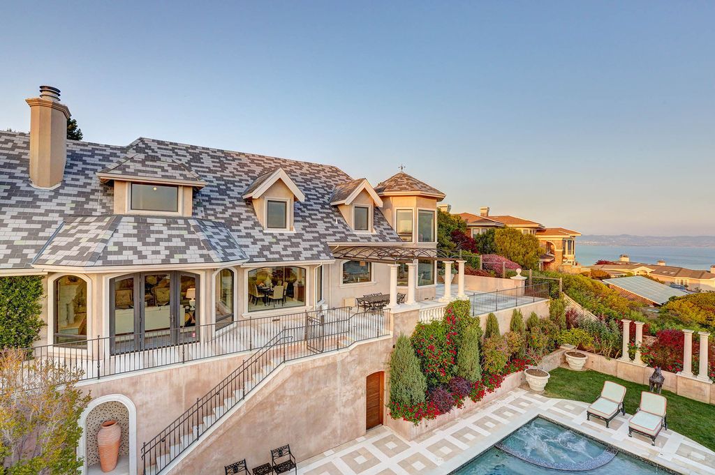 604 Ridge Road, Tiburon, California is a sophisticated residence on a gated and private half-acre parcel with unrivaled top of the world views of San Francisco, Angel Island, the Golden Gate Bridge, Sausalito, and Belvedere Island.
