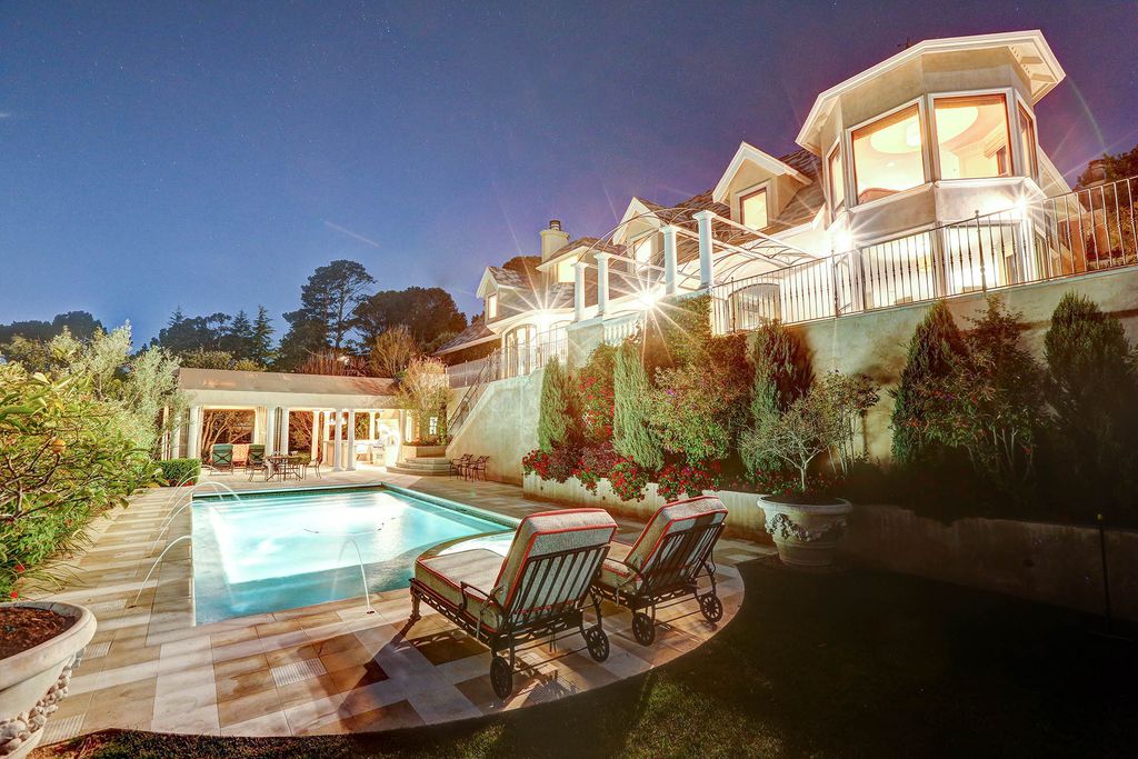 604 Ridge Road, Tiburon, California is a sophisticated residence on a gated and private half-acre parcel with unrivaled top of the world views of San Francisco, Angel Island, the Golden Gate Bridge, Sausalito, and Belvedere Island.