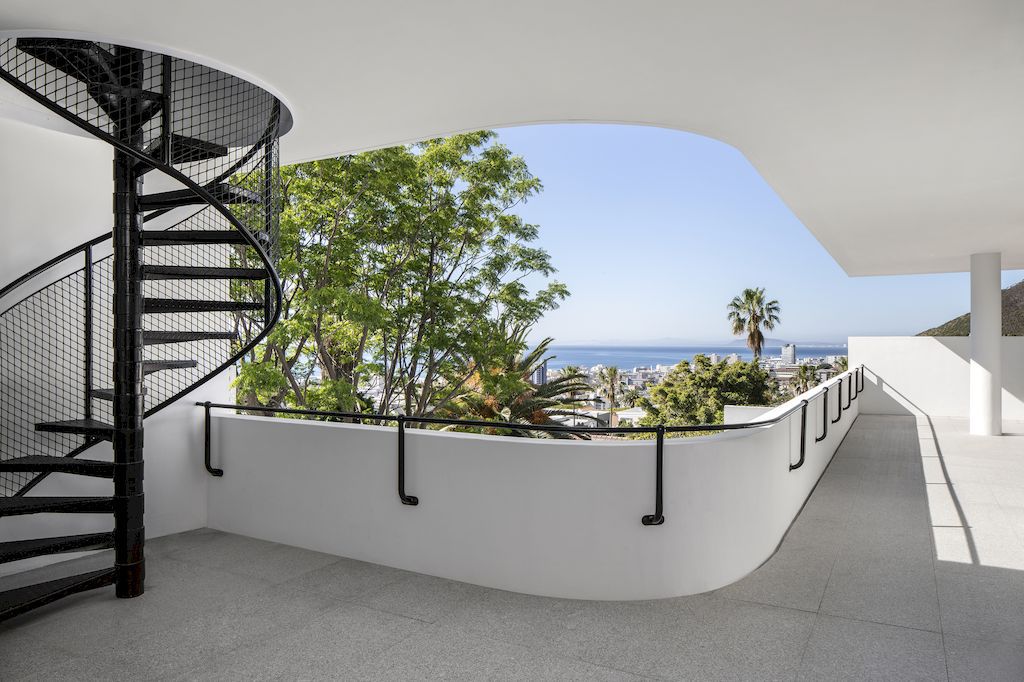 Stunning Project 216 Ocean View Drive House by Robert Silke Partners 1