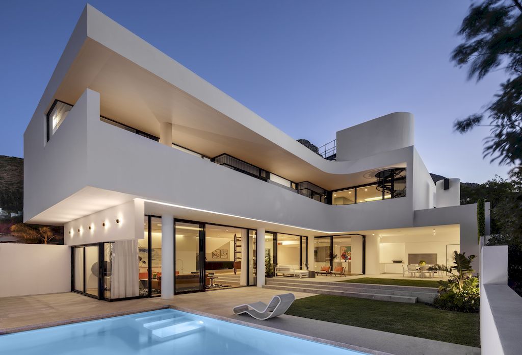 Stunning Project 216 Ocean View Drive House by Robert Silke & Partners