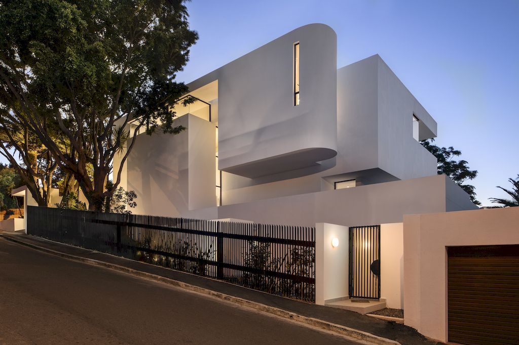 Stunning Project 216 Ocean View Drive House by Robert Silke & Partners