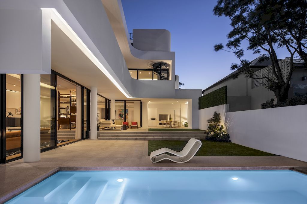 Stunning Project 216 Ocean View Drive House by Robert Silke & Partners