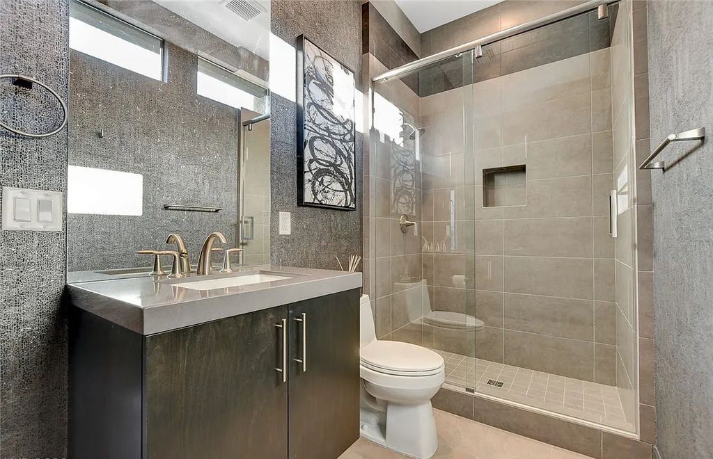 11296 Villa Bellagio Drive, Las Vegas, Nevada is a stunning modern home situated on an elevated lot within the highly sought after Bluffs at Tuscan Cliffs Southern Highlands guard gated community with breathtaking city, mountain and strip views.