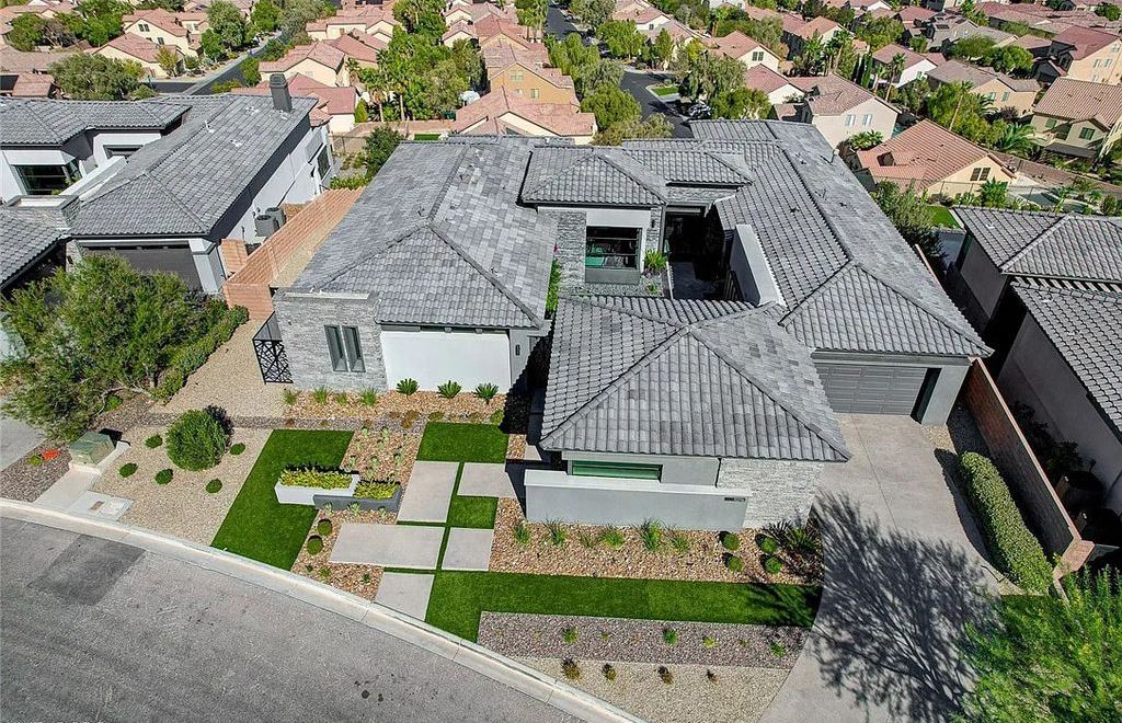 11296 Villa Bellagio Drive, Las Vegas, Nevada is a stunning modern home situated on an elevated lot within the highly sought after Bluffs at Tuscan Cliffs Southern Highlands guard gated community with breathtaking city, mountain and strip views.