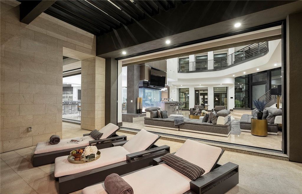 15 Yorkridge Court, Henderson, Nevada is a modern custom in guard gated Anthem Country Club remodeled in 2022 with open indoor outdoor concept, dramatic architecture, gorgeous finishes. 