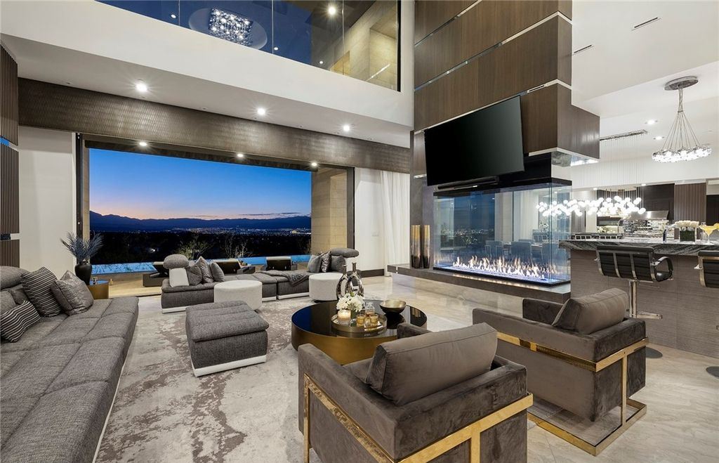 15 Yorkridge Court, Henderson, Nevada is a modern custom in guard gated Anthem Country Club remodeled in 2022 with open indoor outdoor concept, dramatic architecture, gorgeous finishes. 
