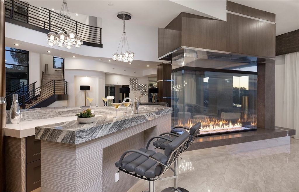 15 Yorkridge Court, Henderson, Nevada is a modern custom in guard gated Anthem Country Club remodeled in 2022 with open indoor outdoor concept, dramatic architecture, gorgeous finishes. 