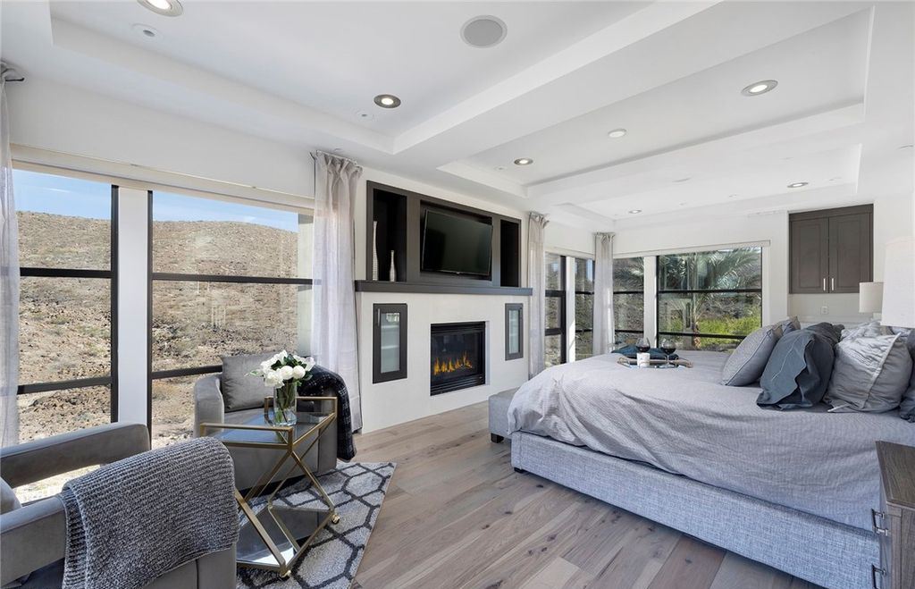 15 Yorkridge Court, Henderson, Nevada is a modern custom in guard gated Anthem Country Club remodeled in 2022 with open indoor outdoor concept, dramatic architecture, gorgeous finishes. 