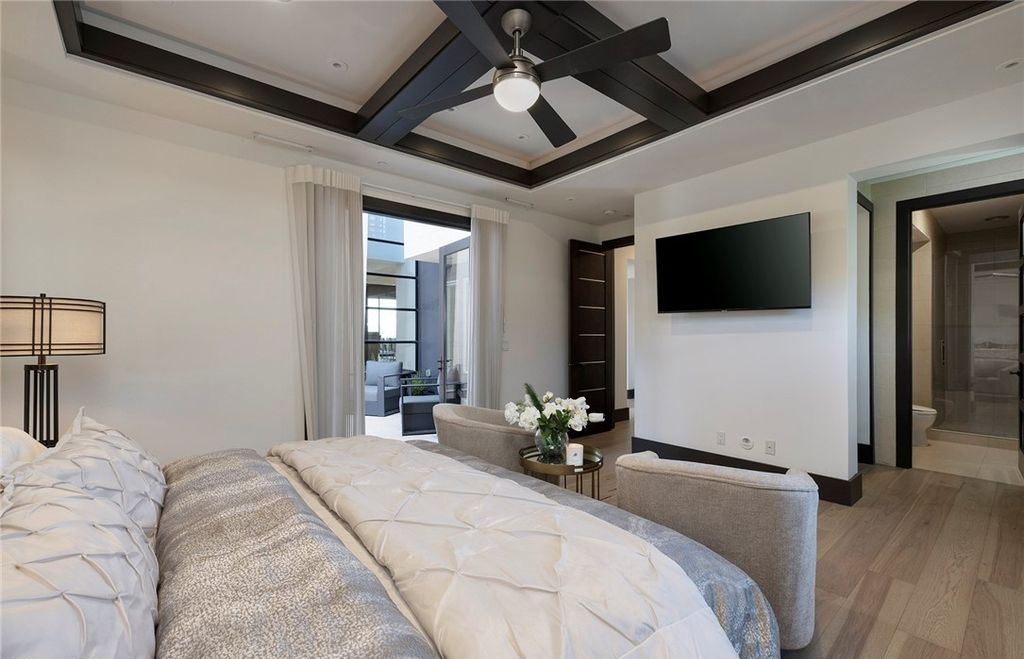 15 Yorkridge Court, Henderson, Nevada is a modern custom in guard gated Anthem Country Club remodeled in 2022 with open indoor outdoor concept, dramatic architecture, gorgeous finishes. 