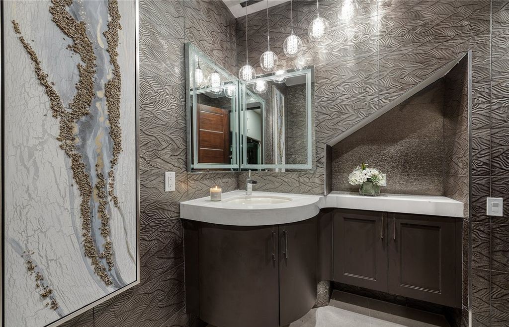 15 Yorkridge Court, Henderson, Nevada is a modern custom in guard gated Anthem Country Club remodeled in 2022 with open indoor outdoor concept, dramatic architecture, gorgeous finishes. 