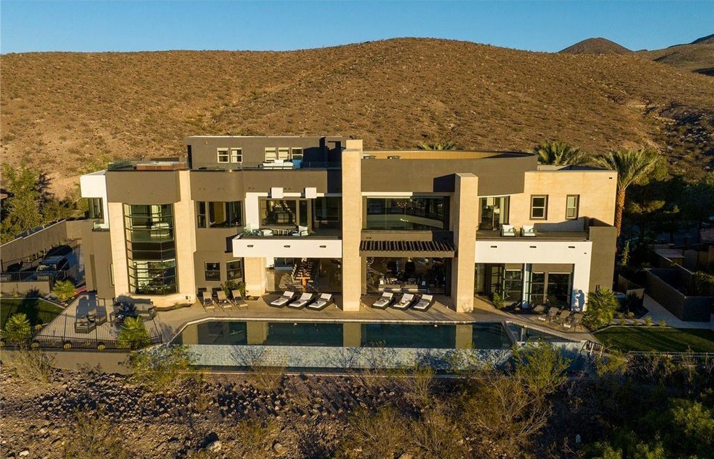 15 Yorkridge Court, Henderson, Nevada is a modern custom in guard gated Anthem Country Club remodeled in 2022 with open indoor outdoor concept, dramatic architecture, gorgeous finishes. 