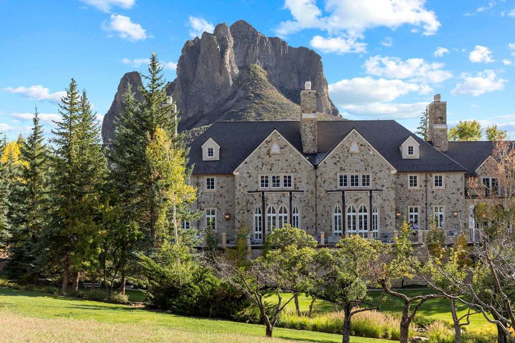 43409 Cottonwood Creek Road, Crawford, Colorado is an inspired English estate nestled in the heart of the North Fork Valley in Southwestern Colorado enjoys unmatched peace and privacy as well as stunning vistas of Needle Rock, Landsend Peak, and the surrounding West Elk Mountains.