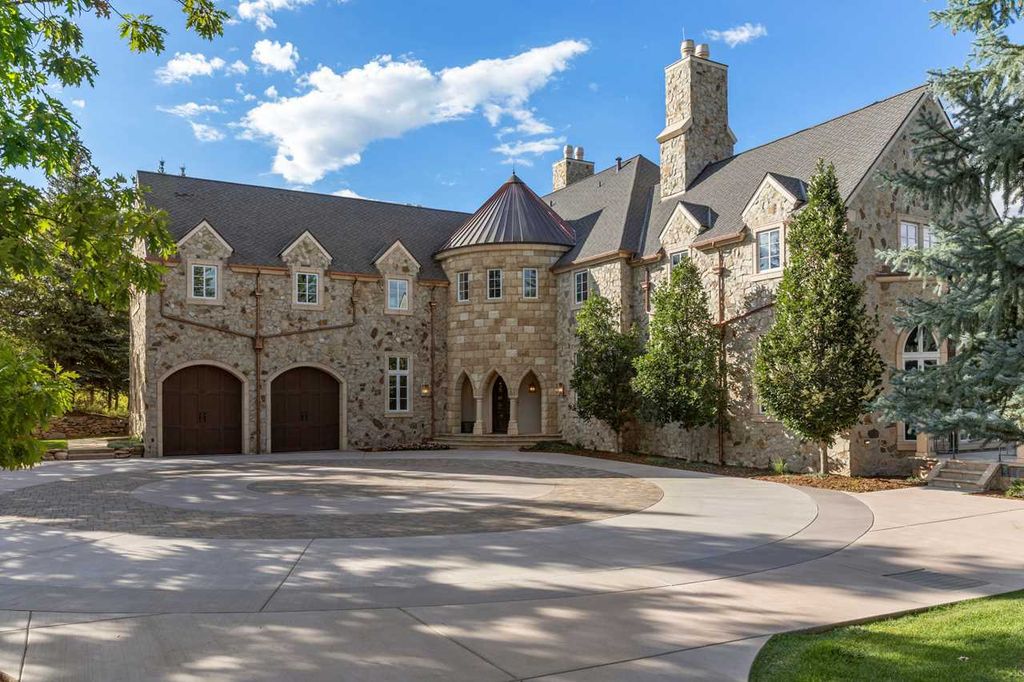43409 Cottonwood Creek Road, Crawford, Colorado is an inspired English estate nestled in the heart of the North Fork Valley in Southwestern Colorado enjoys unmatched peace and privacy as well as stunning vistas of Needle Rock, Landsend Peak, and the surrounding West Elk Mountains.