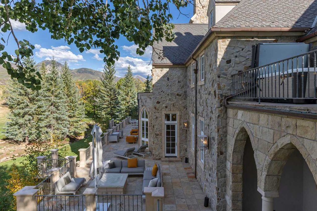43409 Cottonwood Creek Road, Crawford, Colorado is an inspired English estate nestled in the heart of the North Fork Valley in Southwestern Colorado enjoys unmatched peace and privacy as well as stunning vistas of Needle Rock, Landsend Peak, and the surrounding West Elk Mountains.