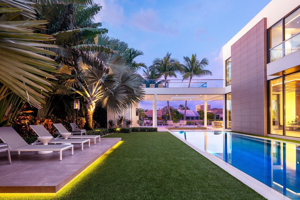 160 Spyglass Lane, Jupiter, Florida, stands out among the elegance of Jupiter’s coveted Admiral’s Cove, with intricate stone and wood finishes. A summer kitchen and 100 feet of pristine beach on the outside, with views of the Intracoastal Waterway, make this a truly delightful location.