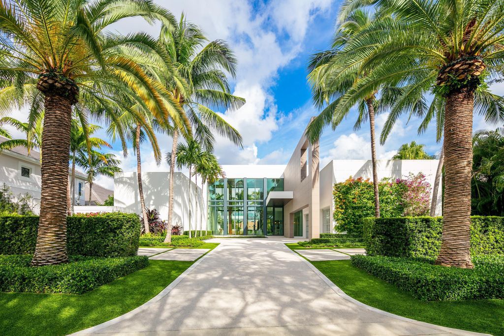 160 Spyglass Lane, Jupiter, Florida, stands out among the elegance of Jupiter’s coveted Admiral’s Cove, with intricate stone and wood finishes. A summer kitchen and 100 feet of pristine beach on the outside, with views of the Intracoastal Waterway, make this a truly delightful location.