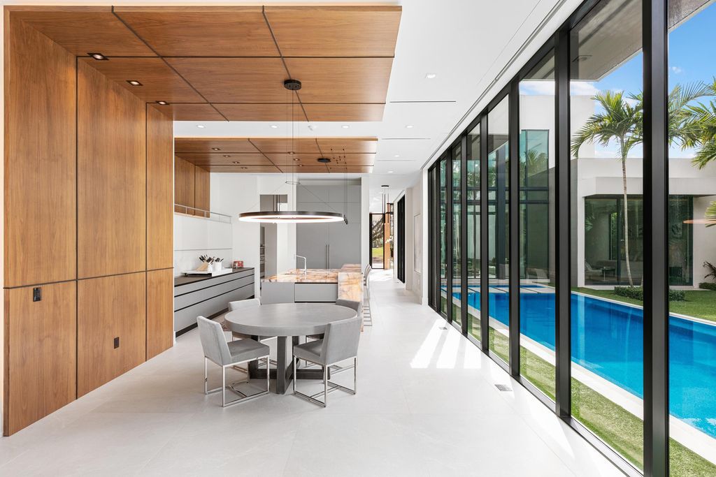 160 Spyglass Lane, Jupiter, Florida, stands out among the elegance of Jupiter’s coveted Admiral’s Cove, with intricate stone and wood finishes. A summer kitchen and 100 feet of pristine beach on the outside, with views of the Intracoastal Waterway, make this a truly delightful location.