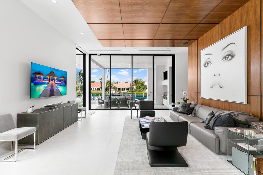 160 Spyglass Lane, Jupiter, Florida, stands out among the elegance of Jupiter’s coveted Admiral’s Cove, with intricate stone and wood finishes. A summer kitchen and 100 feet of pristine beach on the outside, with views of the Intracoastal Waterway, make this a truly delightful location.