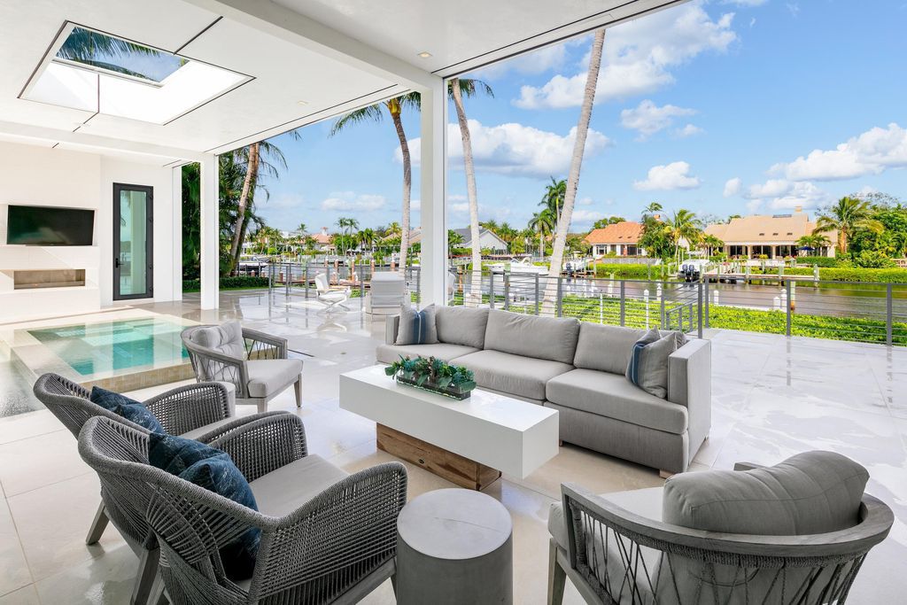 160 Spyglass Lane, Jupiter, Florida, stands out among the elegance of Jupiter’s coveted Admiral’s Cove, with intricate stone and wood finishes. A summer kitchen and 100 feet of pristine beach on the outside, with views of the Intracoastal Waterway, make this a truly delightful location.