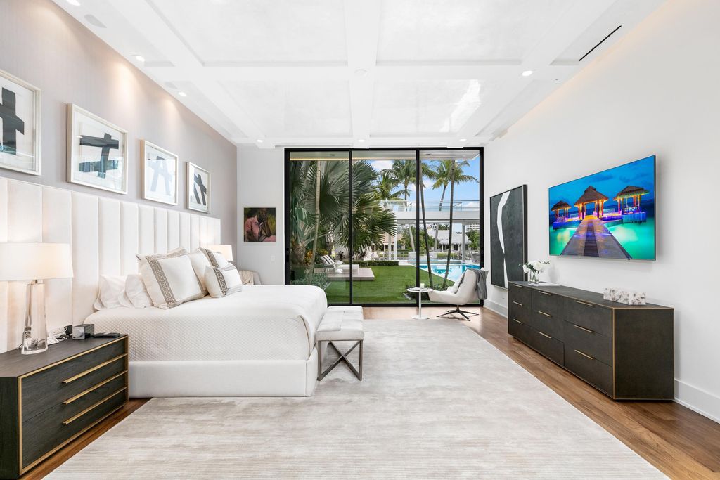 160 Spyglass Lane, Jupiter, Florida, stands out among the elegance of Jupiter’s coveted Admiral’s Cove, with intricate stone and wood finishes. A summer kitchen and 100 feet of pristine beach on the outside, with views of the Intracoastal Waterway, make this a truly delightful location.