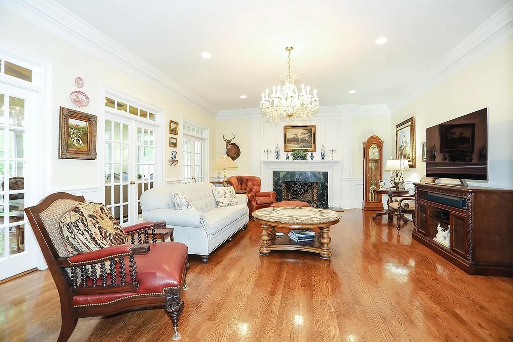 The Estate in Fort Valley is a luxurious home for you to enjoy breathtaking outdoor and indoor living now available for sale. This home located at 575 Holland Rd, Fort Valley, Georgia; offering 04 bedrooms and 06 bathrooms with 7,311 square feet of living spaces. 