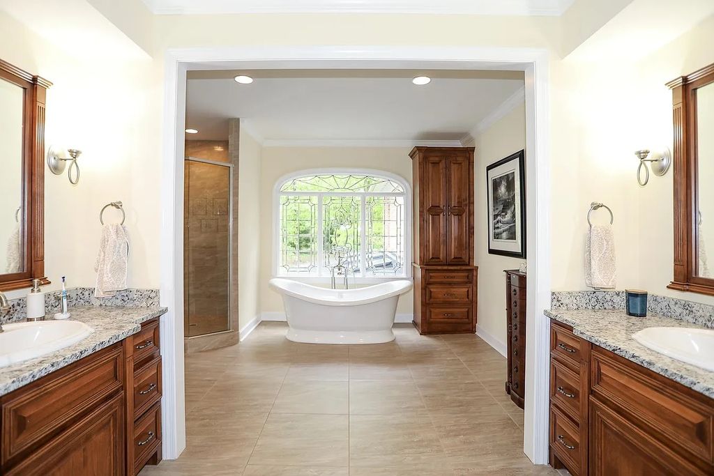 The Estate in Fort Valley is a luxurious home for you to enjoy breathtaking outdoor and indoor living now available for sale. This home located at 575 Holland Rd, Fort Valley, Georgia; offering 04 bedrooms and 06 bathrooms with 7,311 square feet of living spaces. 
