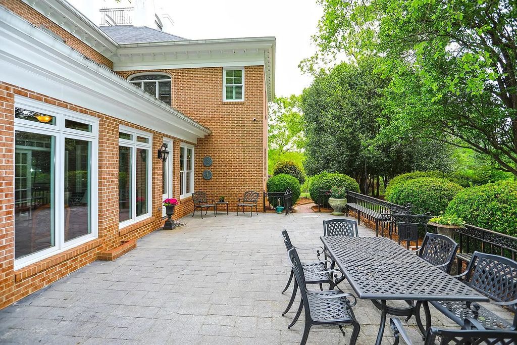 The Estate in Fort Valley is a luxurious home for you to enjoy breathtaking outdoor and indoor living now available for sale. This home located at 575 Holland Rd, Fort Valley, Georgia; offering 04 bedrooms and 06 bathrooms with 7,311 square feet of living spaces. 