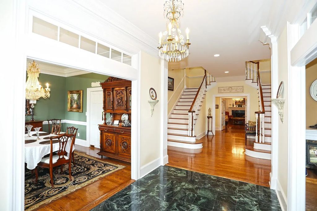 The Estate in Fort Valley is a luxurious home for you to enjoy breathtaking outdoor and indoor living now available for sale. This home located at 575 Holland Rd, Fort Valley, Georgia; offering 04 bedrooms and 06 bathrooms with 7,311 square feet of living spaces. 