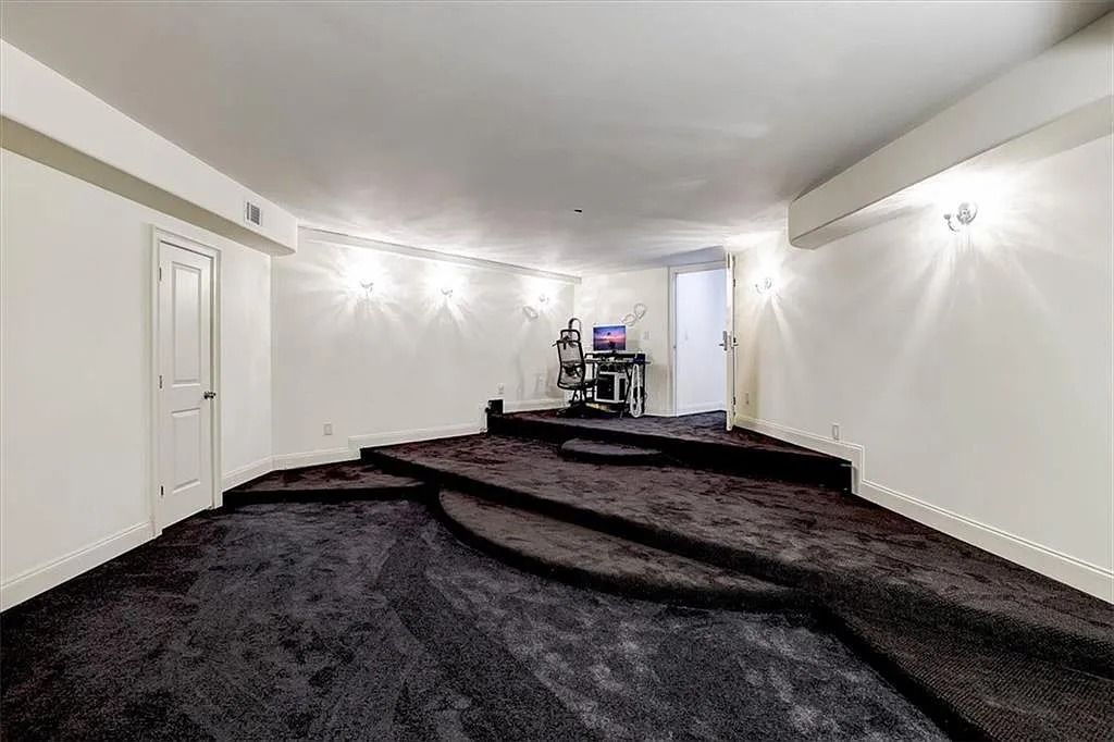 The Estate in Stone Mountain is a luxurious home where beautiful flow and natural light are awe-inspiring now available for sale. This home located at 3125 Juhan Rd, Stone Mountain, Georgia; offering 08 bedrooms and 09 bathrooms with 15,906 square feet of living spaces. 