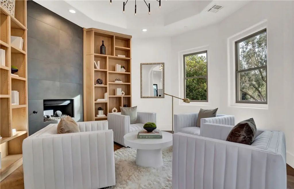 9 Yorkridge Court, Henderson, Nevada is a recently completed home perched high in the hills above the Green Fairways within the prestigious Anthem Country Club with the best unobstructed mountain, city and trip views. 