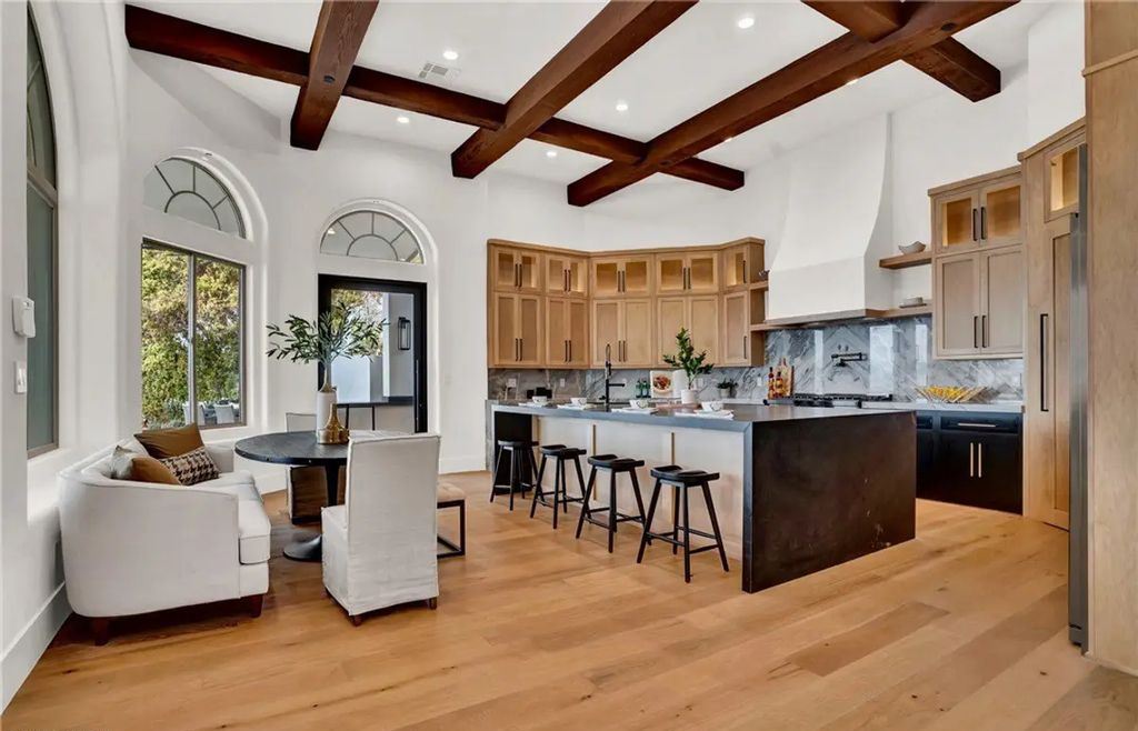 9 Yorkridge Court, Henderson, Nevada is a recently completed home perched high in the hills above the Green Fairways within the prestigious Anthem Country Club with the best unobstructed mountain, city and trip views. 