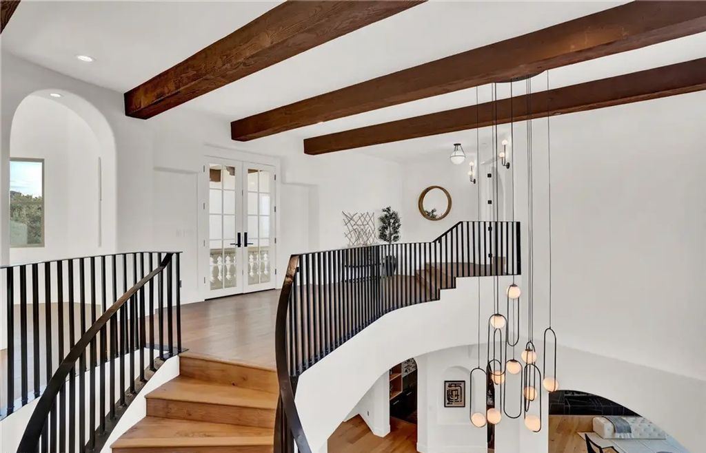 9 Yorkridge Court, Henderson, Nevada is a recently completed home perched high in the hills above the Green Fairways within the prestigious Anthem Country Club with the best unobstructed mountain, city and trip views. 