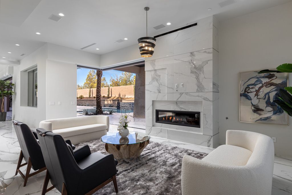 38 Ravenswood Avenue, Las Vegas, Nevada is a new custom home in the 24-hour guard-gated community of Southern Highlands Golf Club and breathtaking views of the nearby mountains.