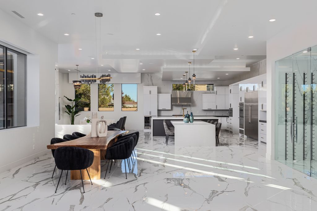 38 Ravenswood Avenue, Las Vegas, Nevada is a new custom home in the 24-hour guard-gated community of Southern Highlands Golf Club and breathtaking views of the nearby mountains.