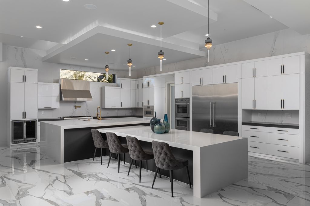 38 Ravenswood Avenue, Las Vegas, Nevada is a new custom home in the 24-hour guard-gated community of Southern Highlands Golf Club and breathtaking views of the nearby mountains.