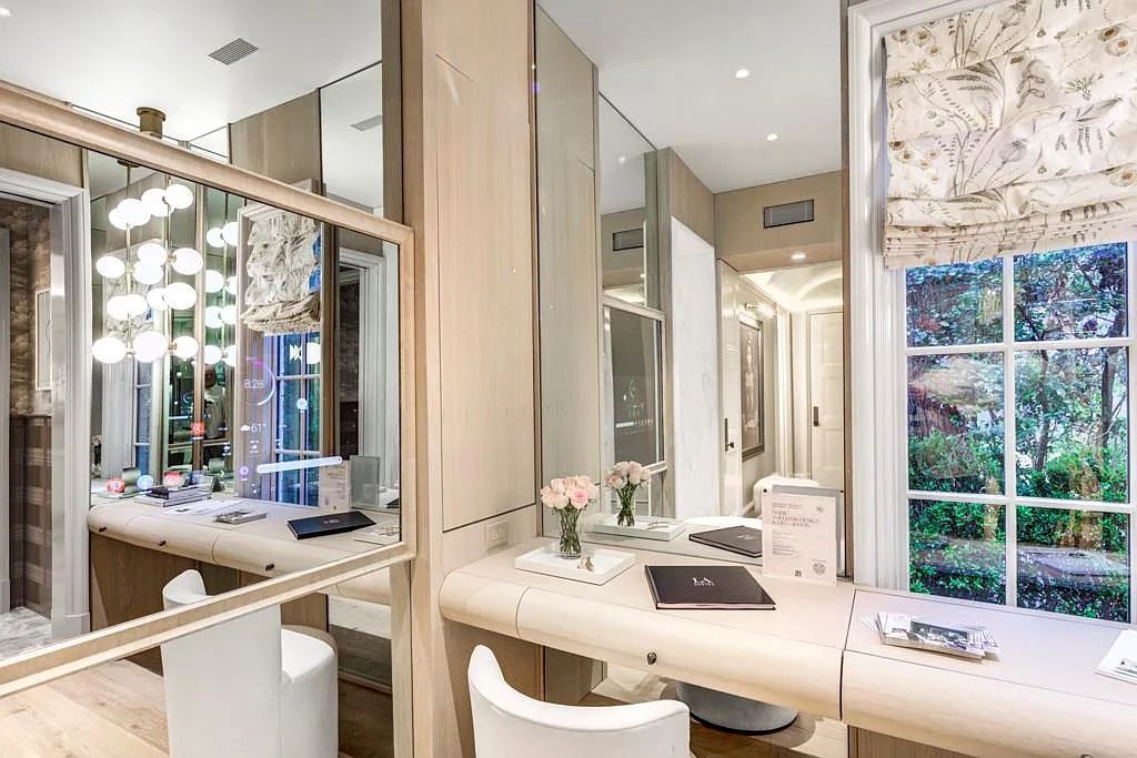 The House in Atlanta is an absolute masterpiece where comfort and intimacy are just as salient as the astonishing beauty you will see at every point throughout the property, now available for sale. This home located at 365 King Rd NW, Atlanta, Georgia