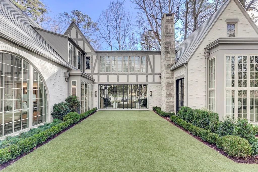 The House in Atlanta is an absolute masterpiece where comfort and intimacy are just as salient as the astonishing beauty you will see at every point throughout the property, now available for sale. This home located at 365 King Rd NW, Atlanta, Georgia