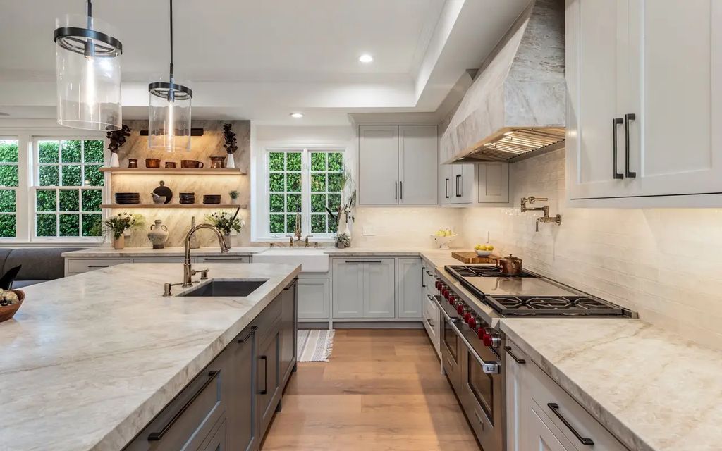 1420 Bienveneda Avenue, Pacific Palisades, California is a resort-like paradise in the exclusive Ridgeview Country Estates with a flawless blend of its classic roots and contemporary style just completely remodeled in Oct 2022.